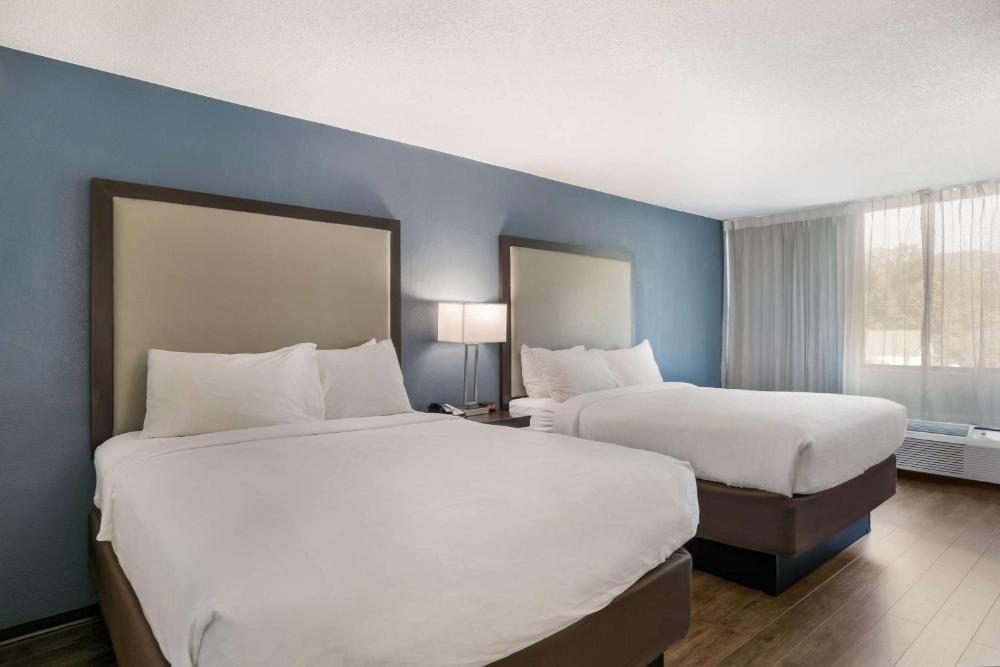 Standard Queen Room with Two Queen Beds - Non Smoking  interior